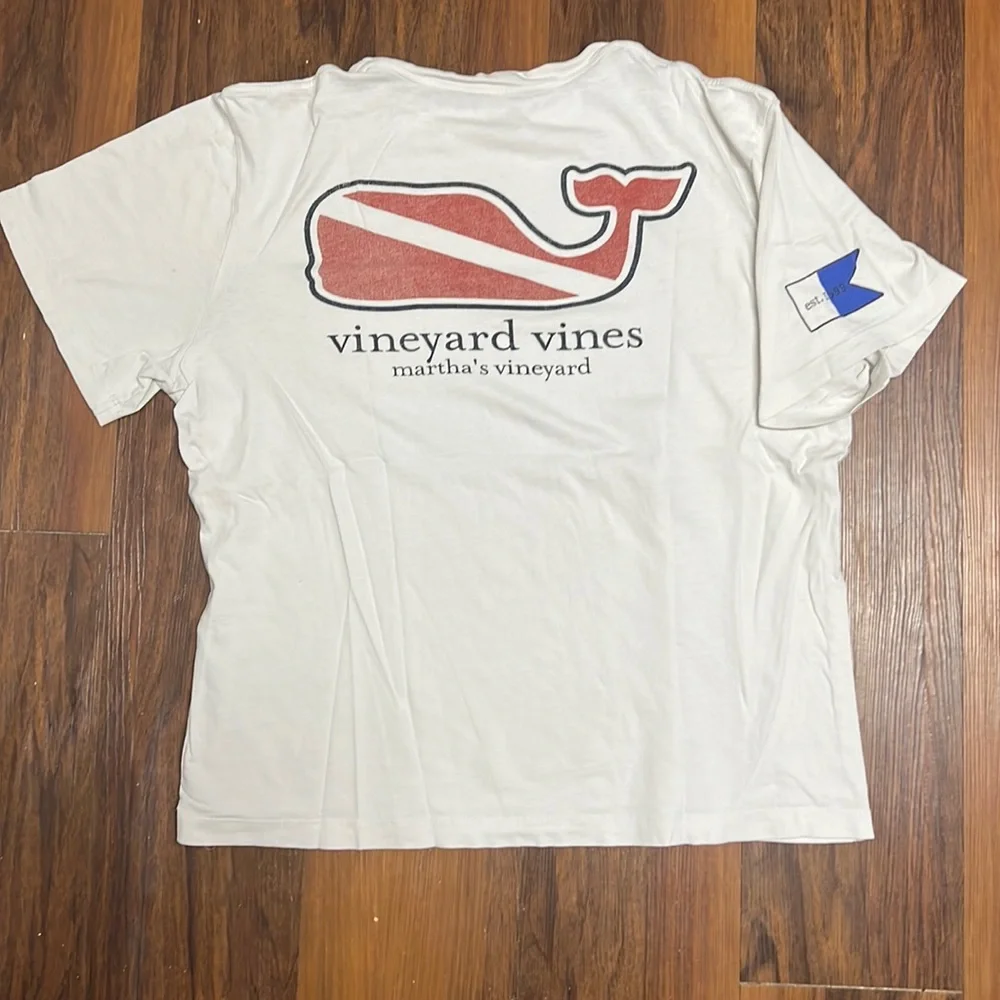 Vineyard Vines T-Shirt - Picture 1 of 2